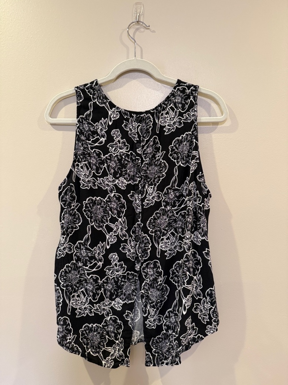 Sleeveless Black Floral Print Tank Top - Picture 2 of 5